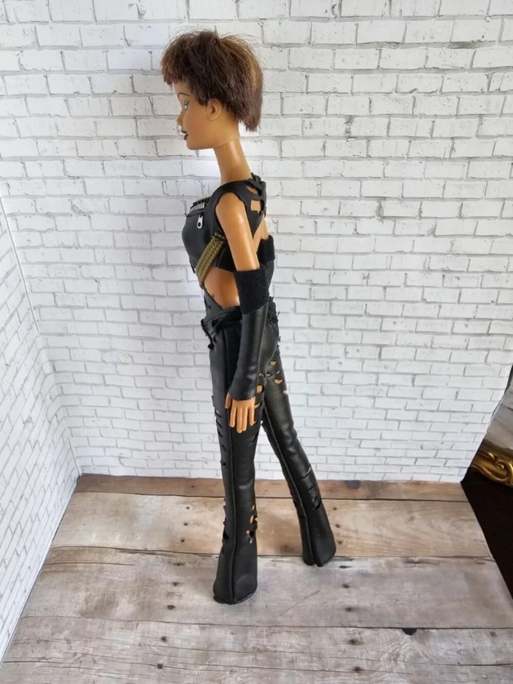 Mattel 2004 Halle Berry Barbie Catwoman Doll #B5838 DC Comics Movie Rare